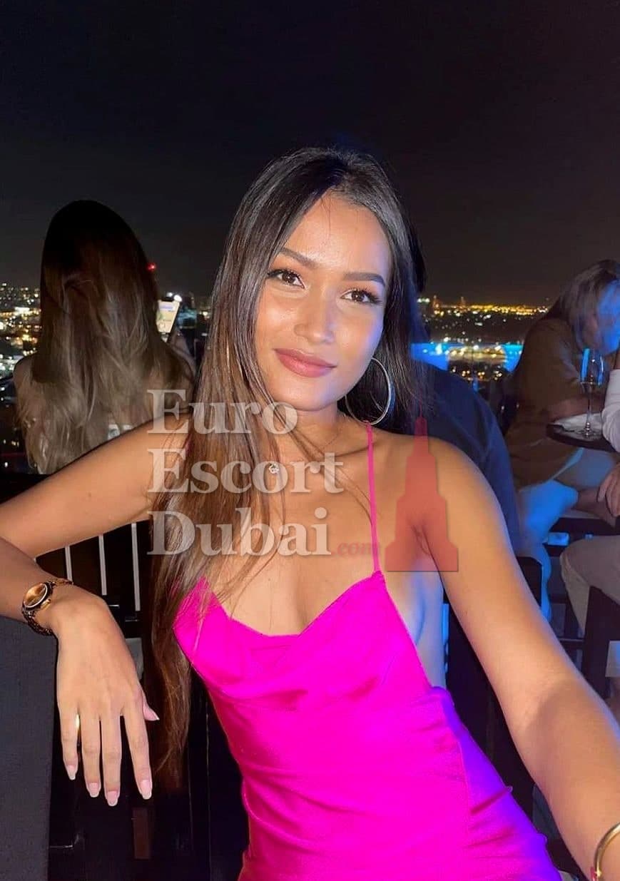 Corinne, 25, escort in Abu Dhabi — black hair, 170 cm (photo 3 of 10)