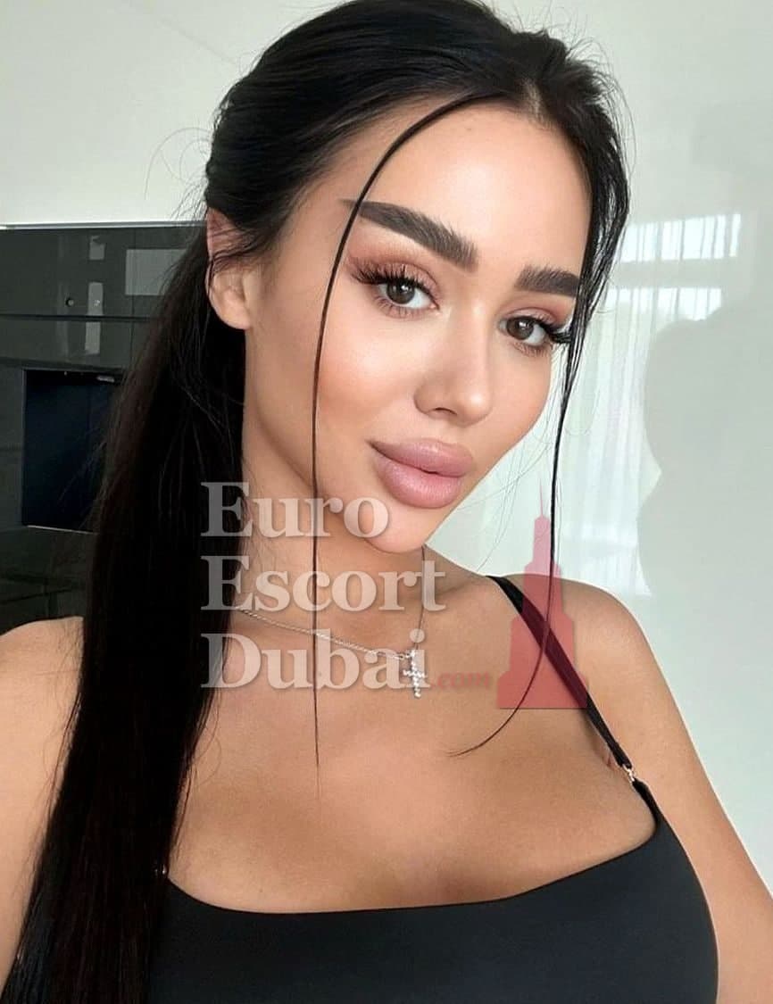 Annie, 25, escort in Dubai — black hair, 170 cm (photo 7 of 10)