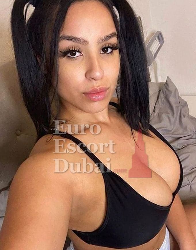 Mia, 27, escort in Abu Dhabi — black hair, 154 cm (photo 9 of 10)