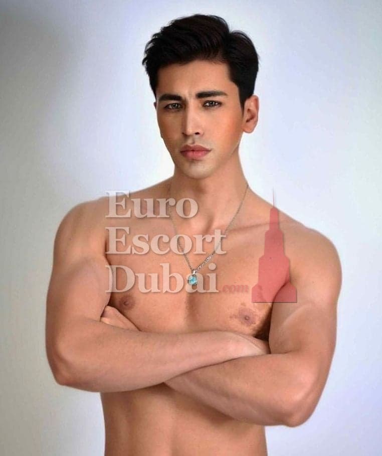 Logan, 24, escort in Al Ain — black hair, 183 cm (photo 5 of 13)