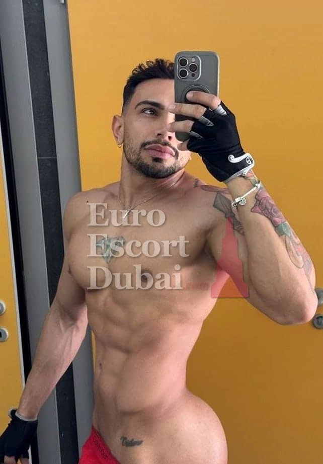 Pavel, 27, escort in Dubai — black hair, 183 cm (photo 1 of 7)