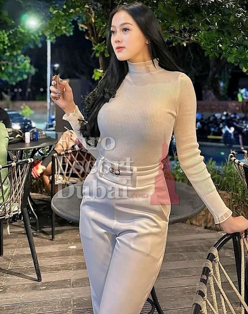 Kannika, 23, escort in Dubai — 165 cm, blonde hair (photo 6 of 6)