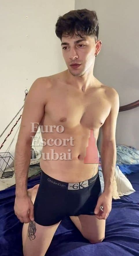 Alex, 22, escort in Dubai — black hair, 178 cm (photo 1 of 6)