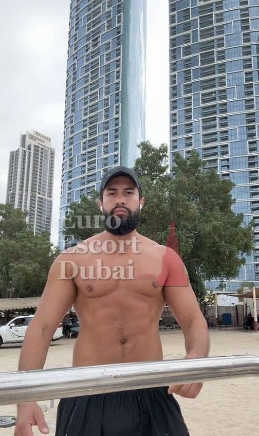 Leonardo, 33, escort in Dubai — black hair, 183 cm (photo 5 of 8)