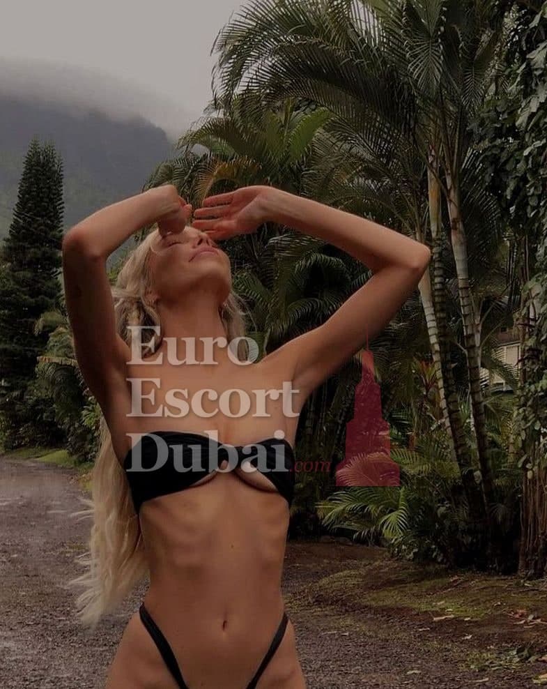 Selena, 24, escort in Dubai — blonde hair, 170 cm (photo 9 of 10)