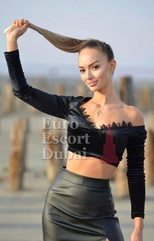 Aubrey, 28, escort in Abu Dhabi — blonde hair, 169 cm (photo 1 of 6)