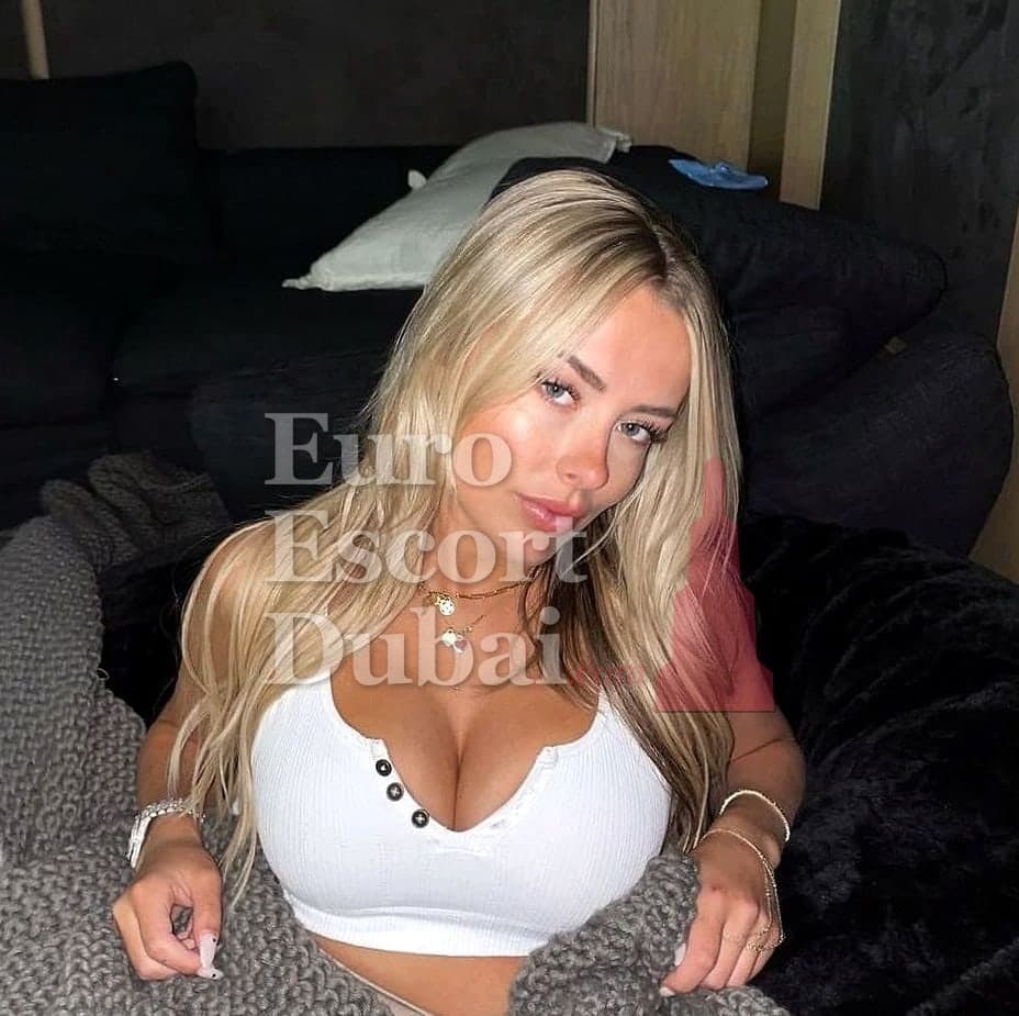 Wendy, 32, escort in Dubai — brown hair, 168 cm (photo 1 of 7)