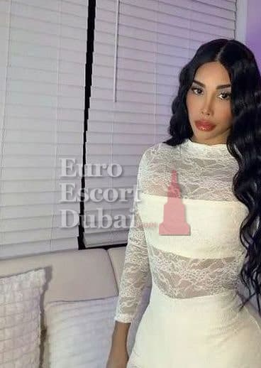 Eduarda, 24, escort in Dubai — 158 cm, black hair (photo 3 of 12)
