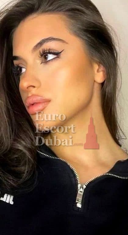 Kristina, 22, escort in Dubai — black hair, 170 cm (photo 7 of 8)