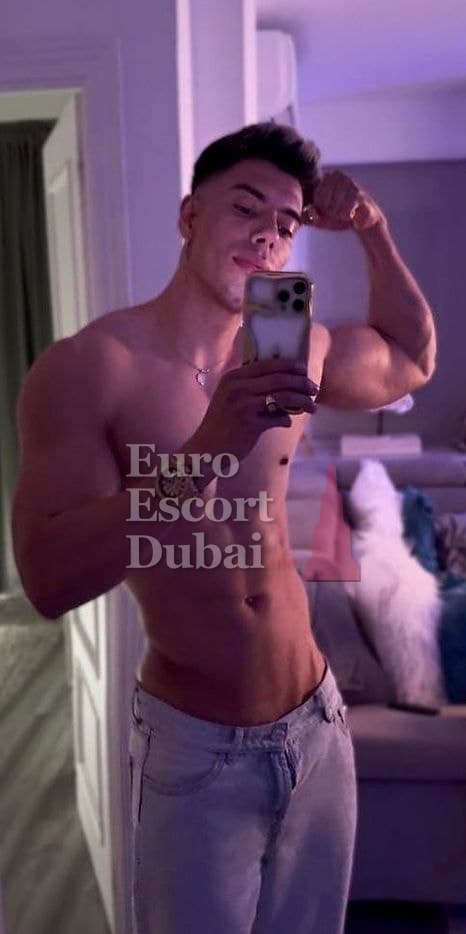 Oleg, 28, escort in Dubai — black hair, 185 cm (photo 11 of 13)