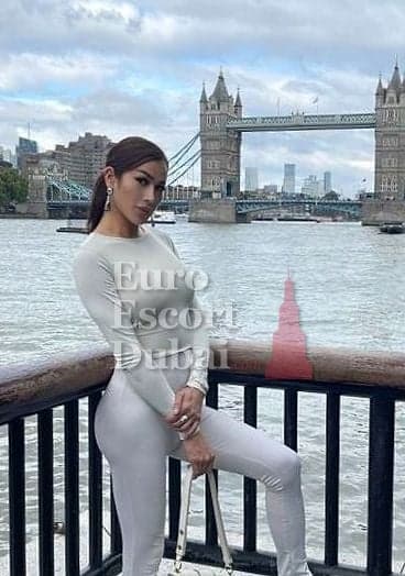 Dao, 26, escort in Ajman — brown hair, Vietnamese (photo 10 of 13)
