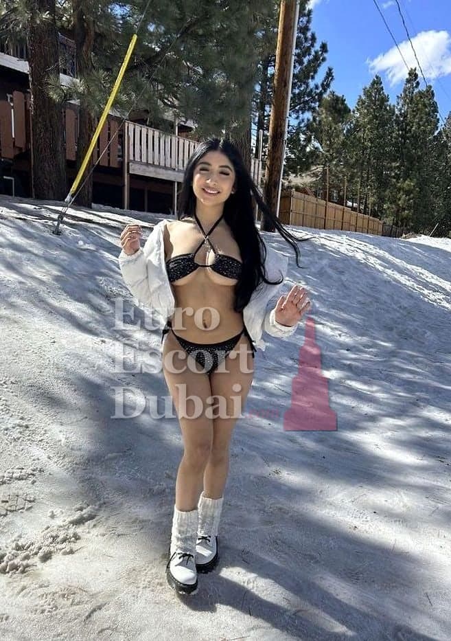 Mina, 25, escort in Dubai — black hair, 168 cm (photo 9 of 10)