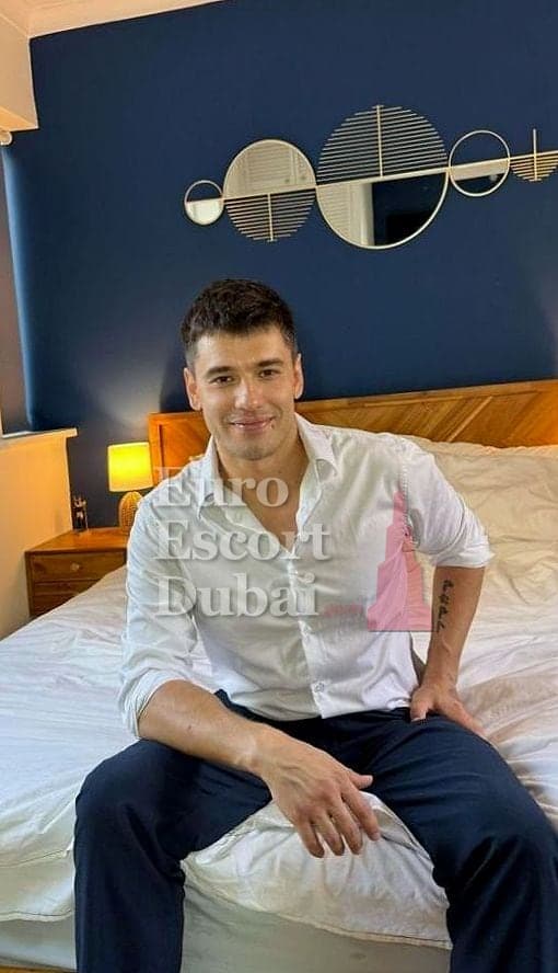 Lorenzo, 33, escort in Dubai — black hair, 180 cm (photo 5 of 12)