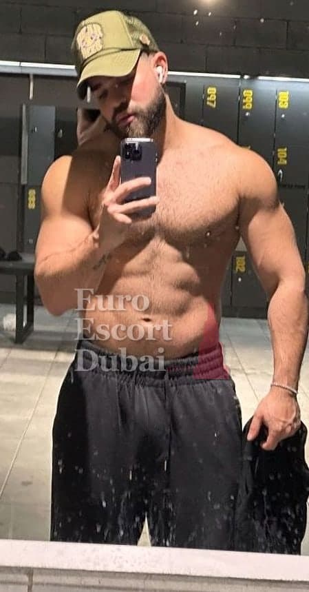 Marwan, 27, escort in Dubai — 173 cm, black hair (photo 12 of 13)