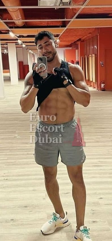 Elijah, 28, escort in Dubai — black hair, 185 cm (photo 11 of 13)