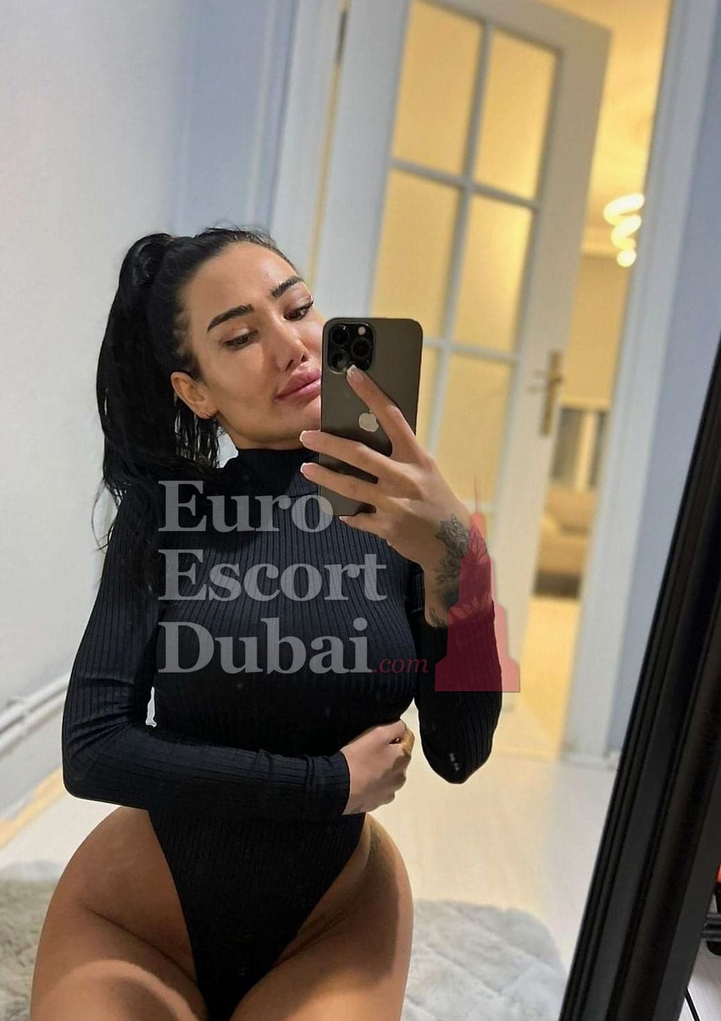 Hande, 27, escort in Dubai — black hair, Turkish (photo 1 of 8)