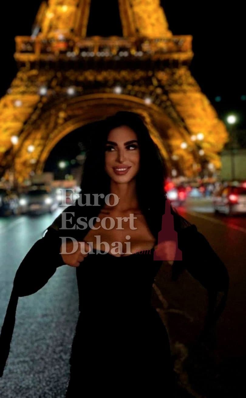 Hollie, 25, escort in Dubai — black hair, 170 cm (photo 3 of 7)