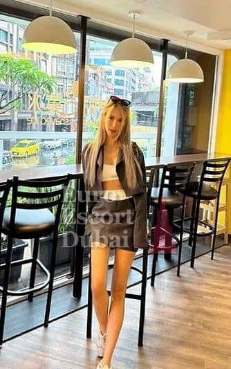 Novi, 23, escort in Dubai — 160 cm, brown hair (photo 3 of 4)