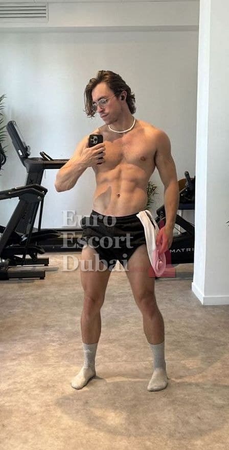 James, 24, escort in Dubai — brown hair, 175 cm (photo 9 of 13)