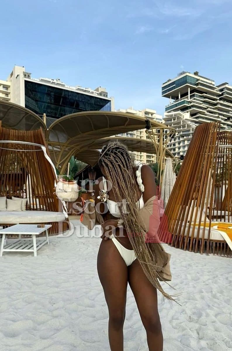 Monifa, 30, escort in Dubai — 171 cm, black hair (photo 4 of 5)