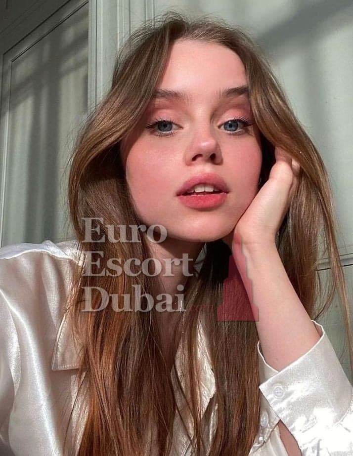 Avril, 20, escort in Dubai — 168 cm, brown hair (photo 3 of 6)