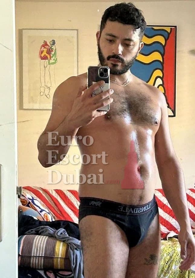 Reza, 38, escort in Dubai — black hair, 175 cm (photo 5 of 11)