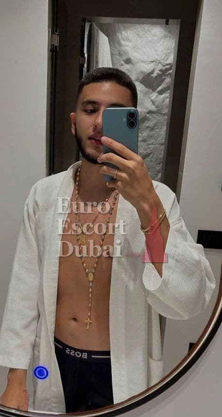Gustavo, 22, escort in Sharjah — black hair, 180 cm (photo 3 of 10)