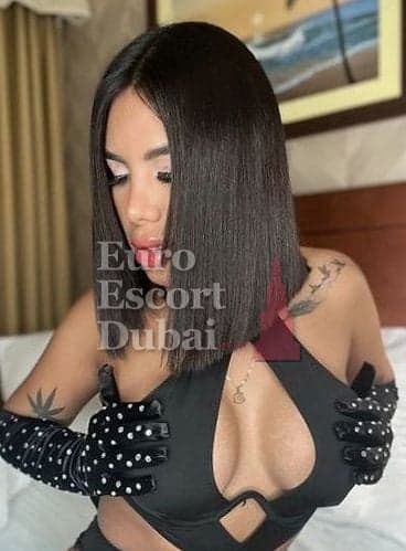 Paola, 24, escort in Fujairah — 174 cm, black hair (photo 9 of 13)
