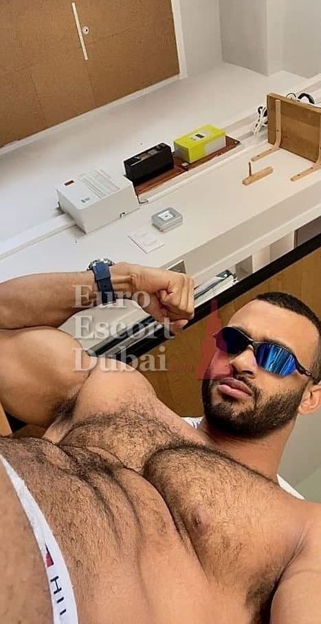 Emil, 29, escort in Dubai — 185 cm, black hair (photo 6 of 6)