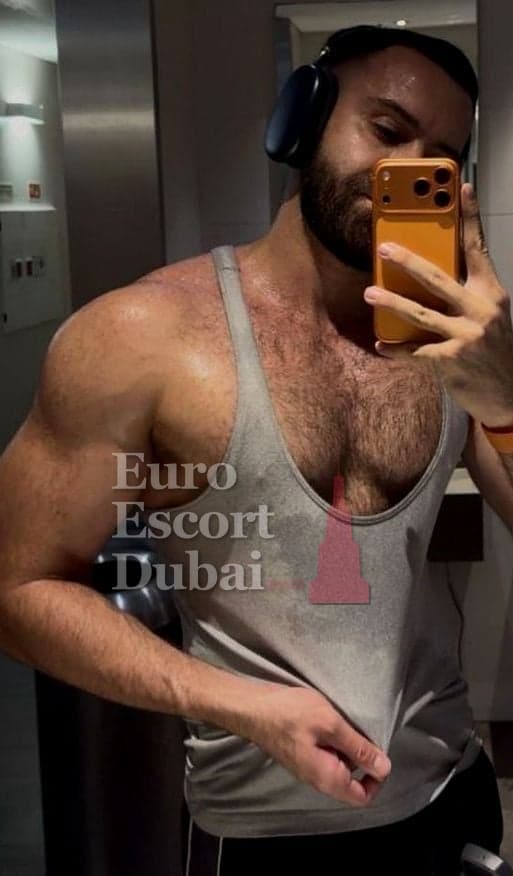 Mario, 29, escort in Dubai — black hair, 185 cm (photo 3 of 13)