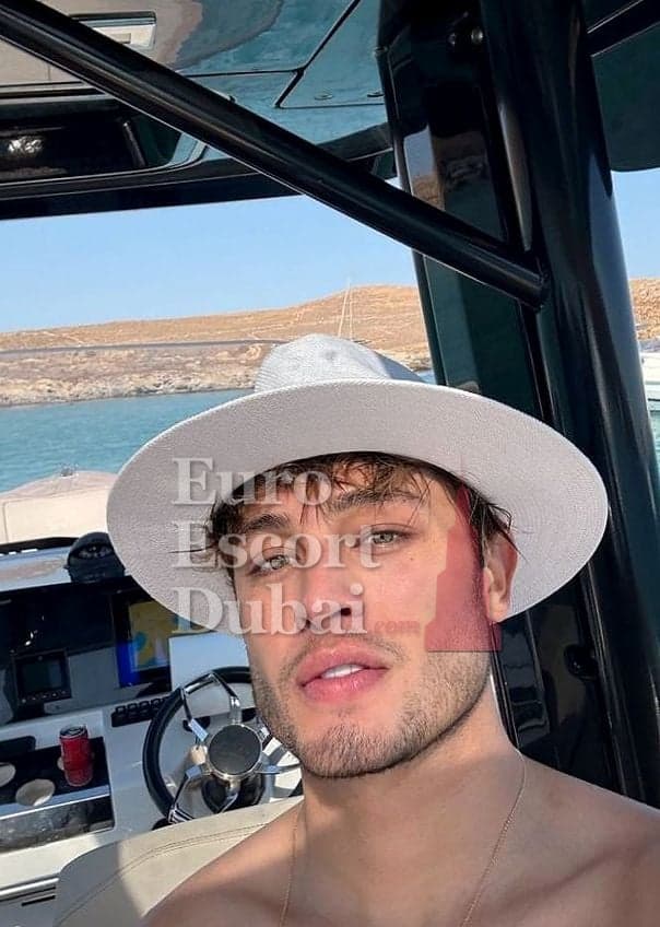 Rashid, 24, escort in Dubai — brown hair, 180 cm (photo 3 of 7)