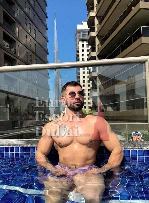 Damian, 30, escort in Dubai — black hair, 175 cm (photo 13 of 13)