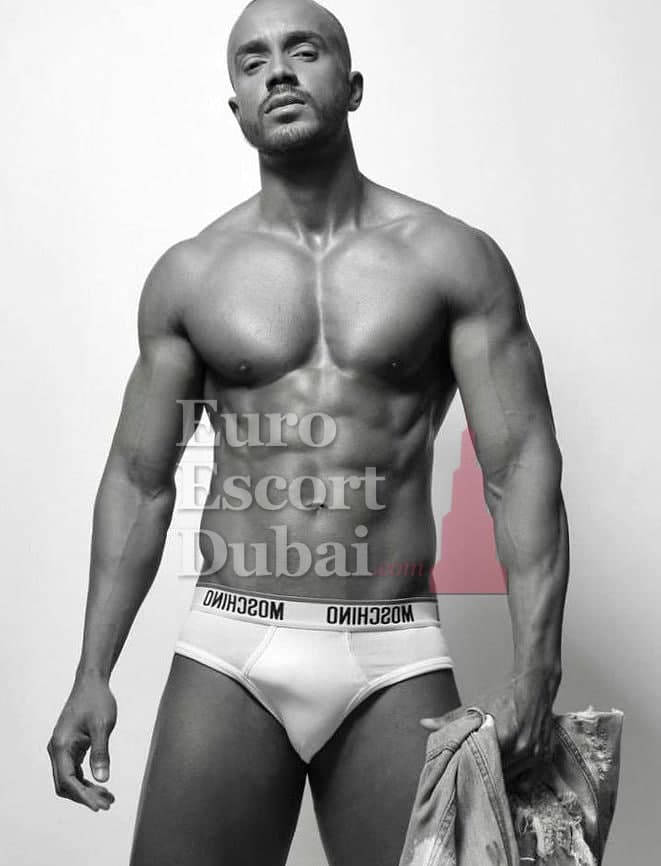 Liam, 26, escort in Ajman — black hair, 180 cm (photo 11 of 13)