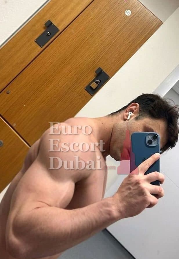 Ahmed, 28, escort in Dubai — black hair, 178 cm (photo 13 of 13)