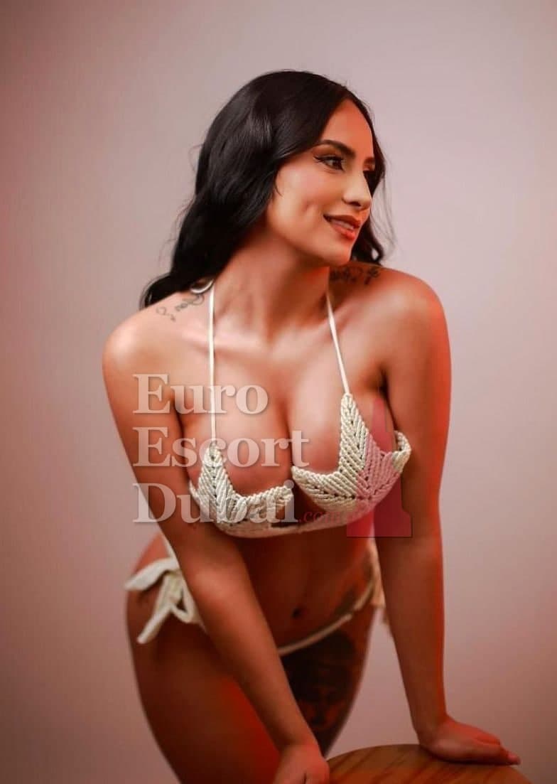 Violet, 33, escort in Dubai — 160 cm, brown hair (photo 4 of 5)