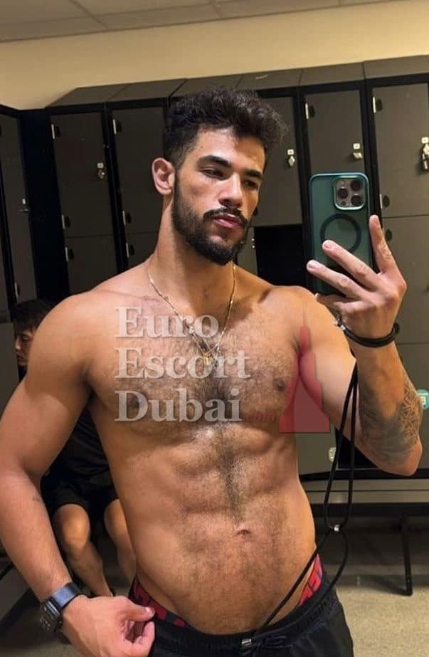 Connor, 25, escort in Dubai — blonde hair, 185 cm (photo 5 of 7)