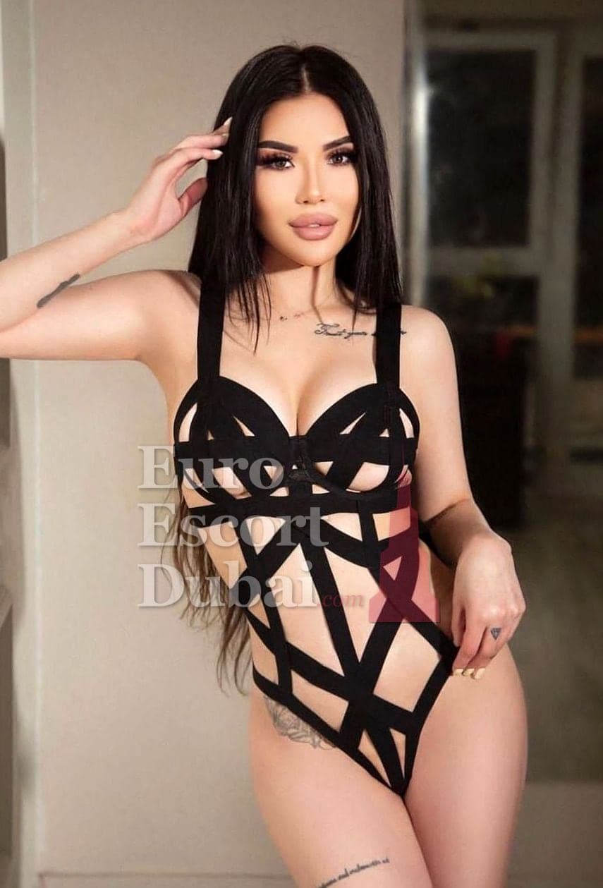 Vasilisa, 29, escort in Dubai — brown hair, 170 cm (photo 1 of 10)