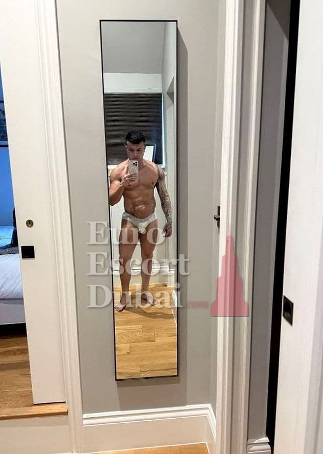 Ruslan, 26, escort in Dubai — black hair, 173 cm (photo 7 of 13)