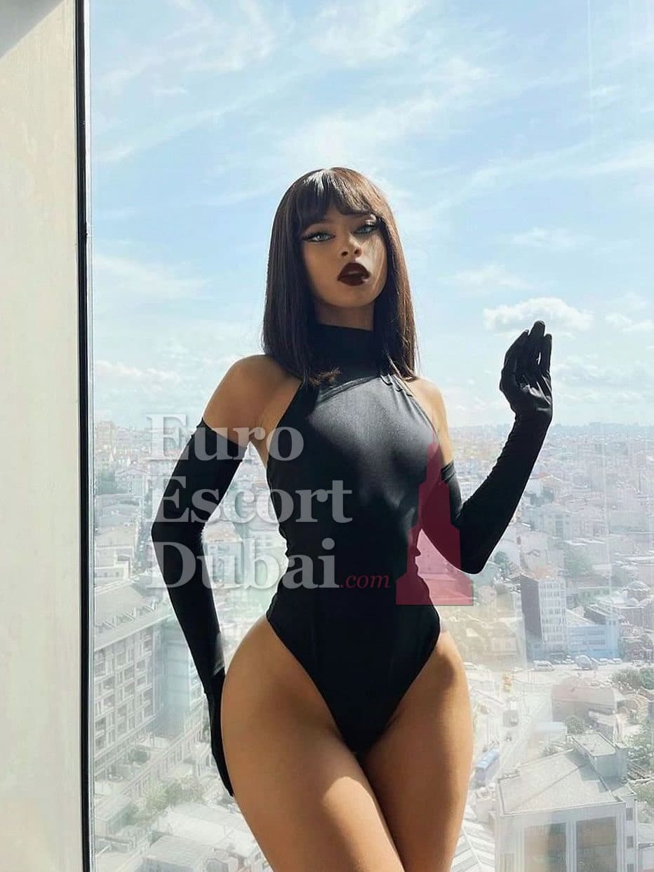 Khadija, 25, escort in Dubai — black hair, Emirati (photo 1 of 10)