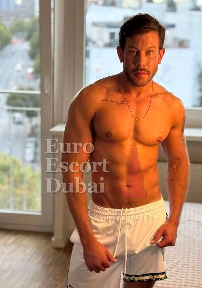 Chase, 29, escort in Dubai — 180 cm, brown hair (photo 2 of 13)