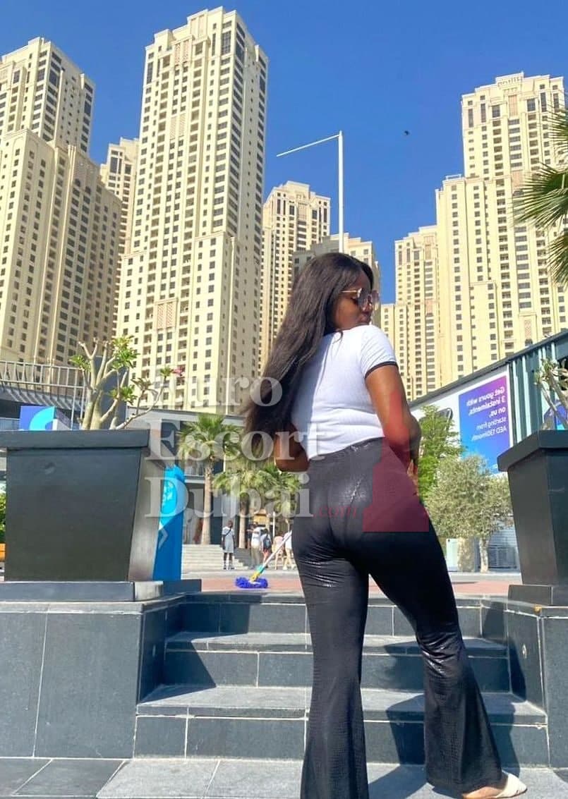 Adanna, 27, escort in Dubai — 154 cm, black hair (photo 4 of 6)