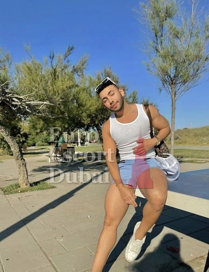 Takeshi, 25, escort in Dubai — black hair, 185 cm (photo 5 of 7)