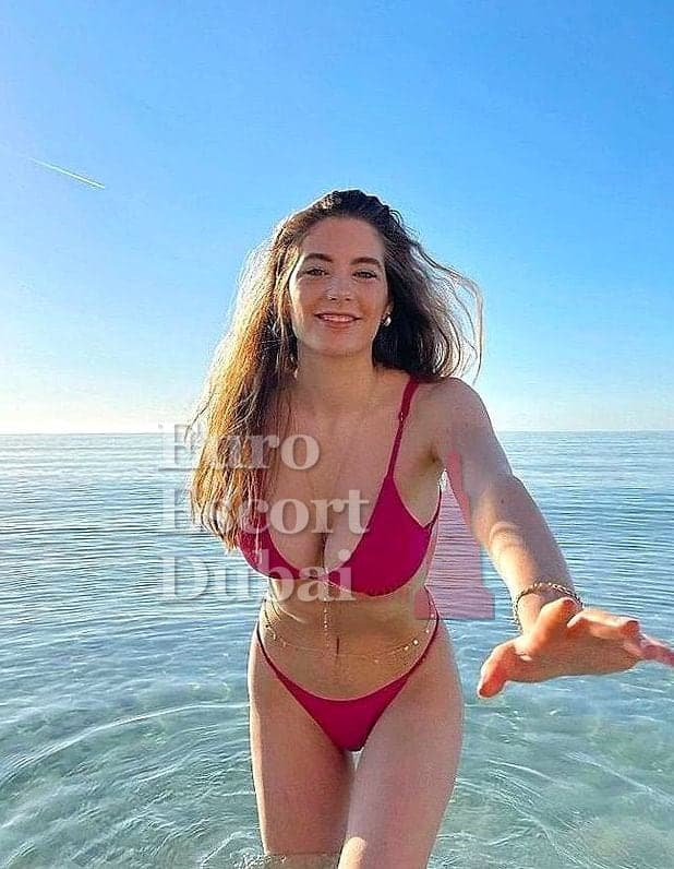 Eleanor, 21, escort in Dubai — French, 171 cm (photo 2 of 6)