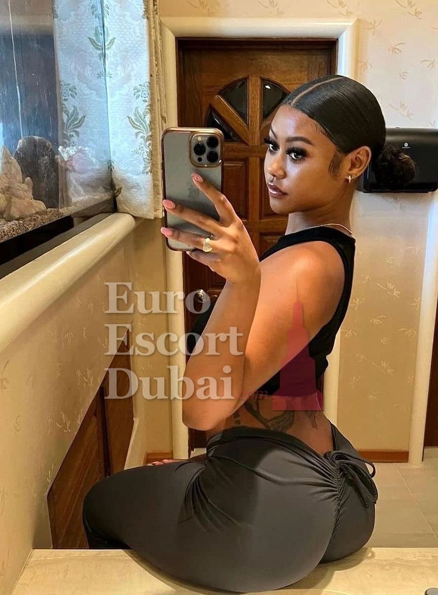 Maha, 27, escort in Dubai — Emirati, 171 cm (photo 2 of 4)
