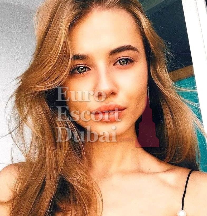 Gaia, 28, escort in Dubai — brown hair, 170 cm (photo 5 of 6)