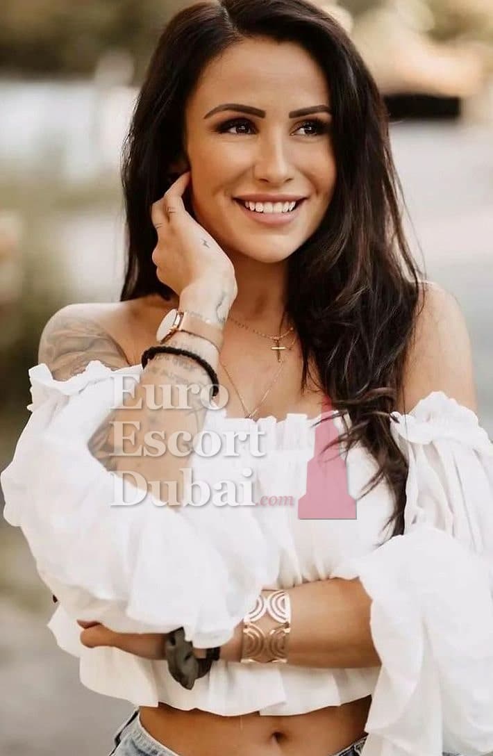 Aleyna, 28, escort in Dubai — 170 cm, brown hair (photo 3 of 6)