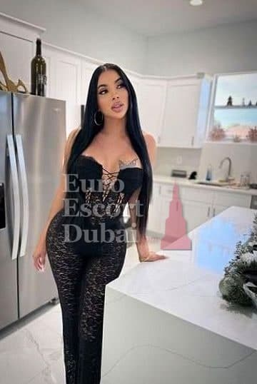 Livia, 23, escort in Dubai — Brazilian, 170 cm (photo 5 of 13)