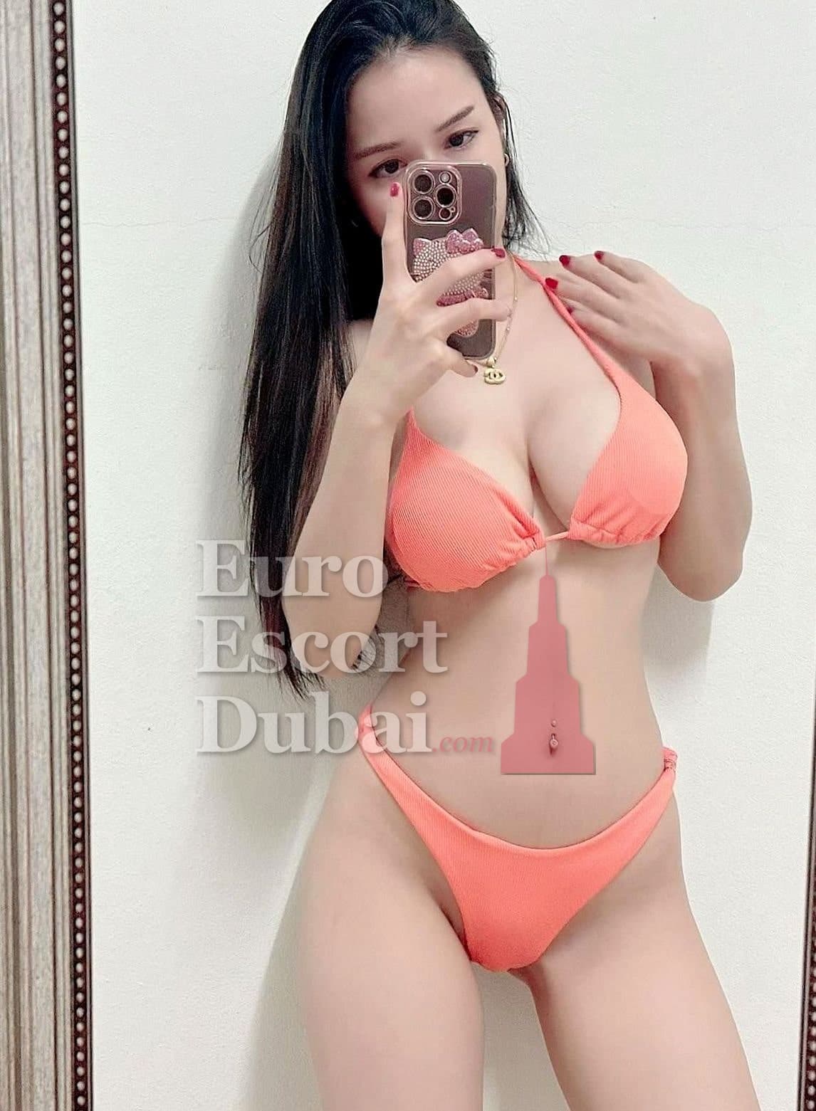 Shiela, 27, escort in Abu Dhabi — black hair, Indonesian (photo 1 of 5)
