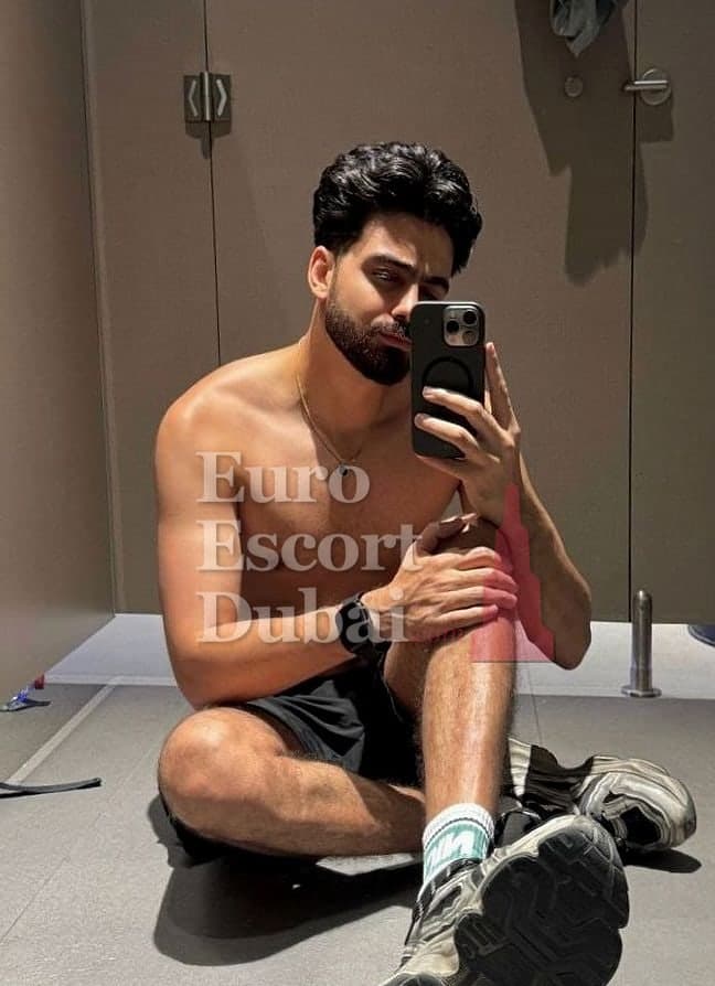 Ayman, 28, escort in Dubai — black hair, 178 cm (photo 3 of 5)