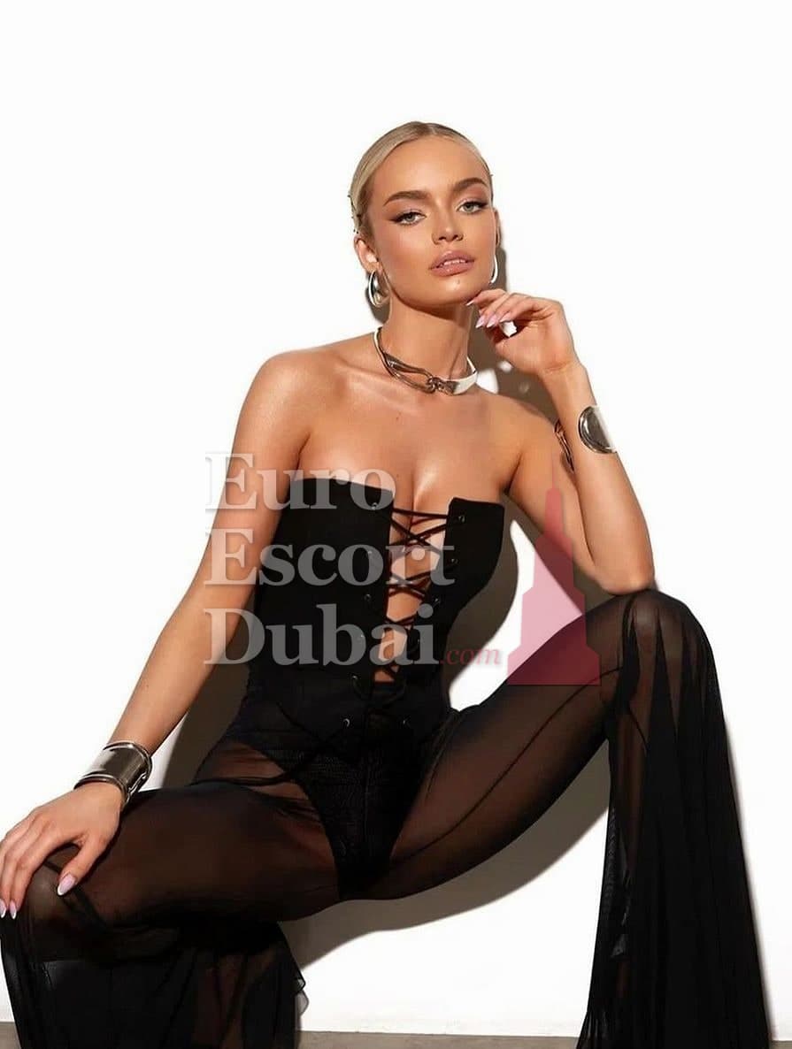 Giselle, 21, escort in Dubai — 175 cm, blonde hair (photo 2 of 5)